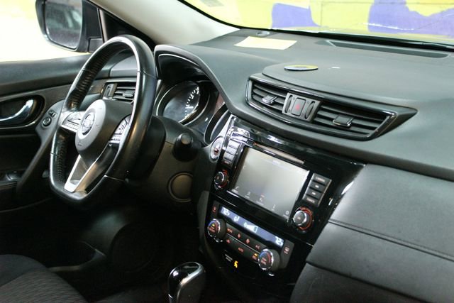 Used 2018 Nissan Rogue SV image 10