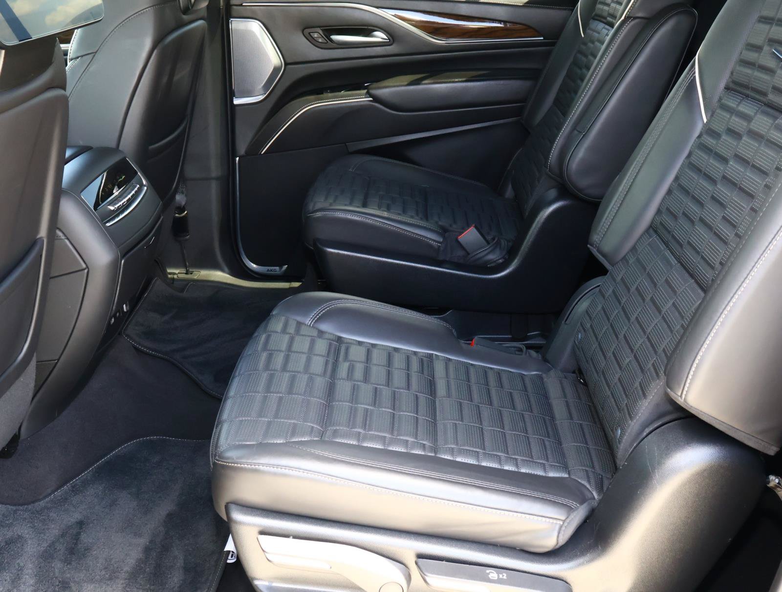 Certified 2024 Cadillac Escalade ESV Premium Luxury Platinum AWD/4WD image 26