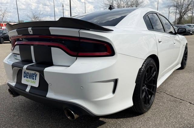 Used 2017 Dodge Charger R/T image 5