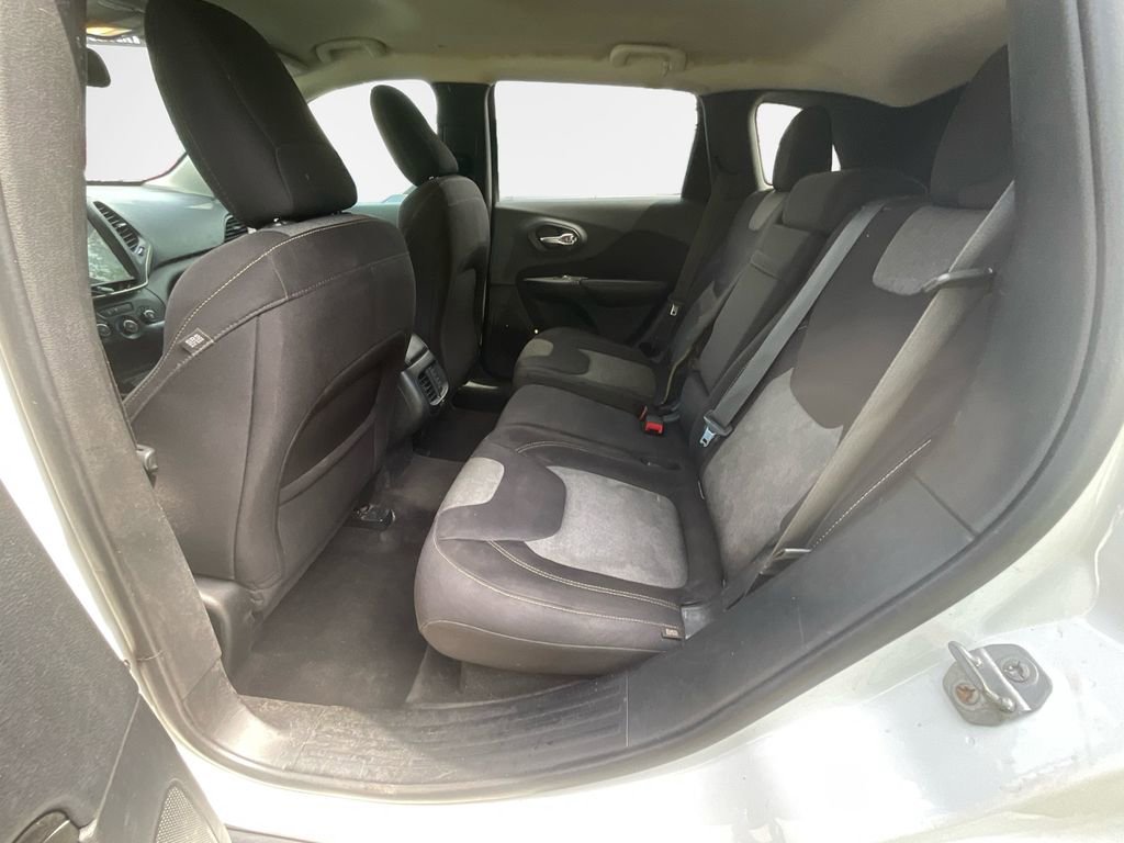 Used 2015 Jeep Cherokee Sport FWD image 23