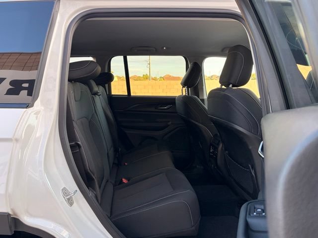 Certified 2023 Jeep Grand Cherokee Laredo RWD image 15