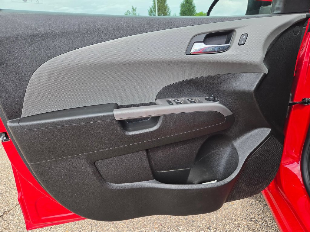 Used 2018 Chevrolet Sonic Premier FWD image 12