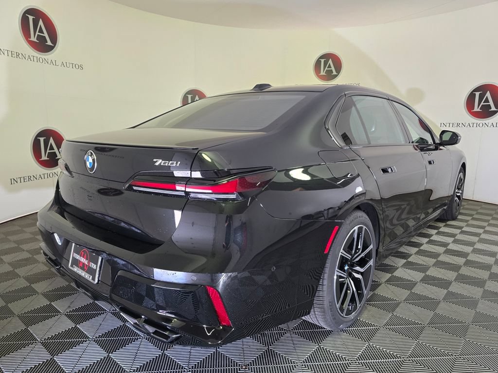 Used 2025 BMW 760i xDrive AWD/4WD image 4