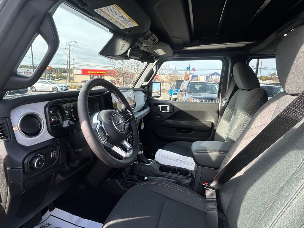 New 2026 Jeep Wrangler Unlimited Sahara AWD/4WD image 17