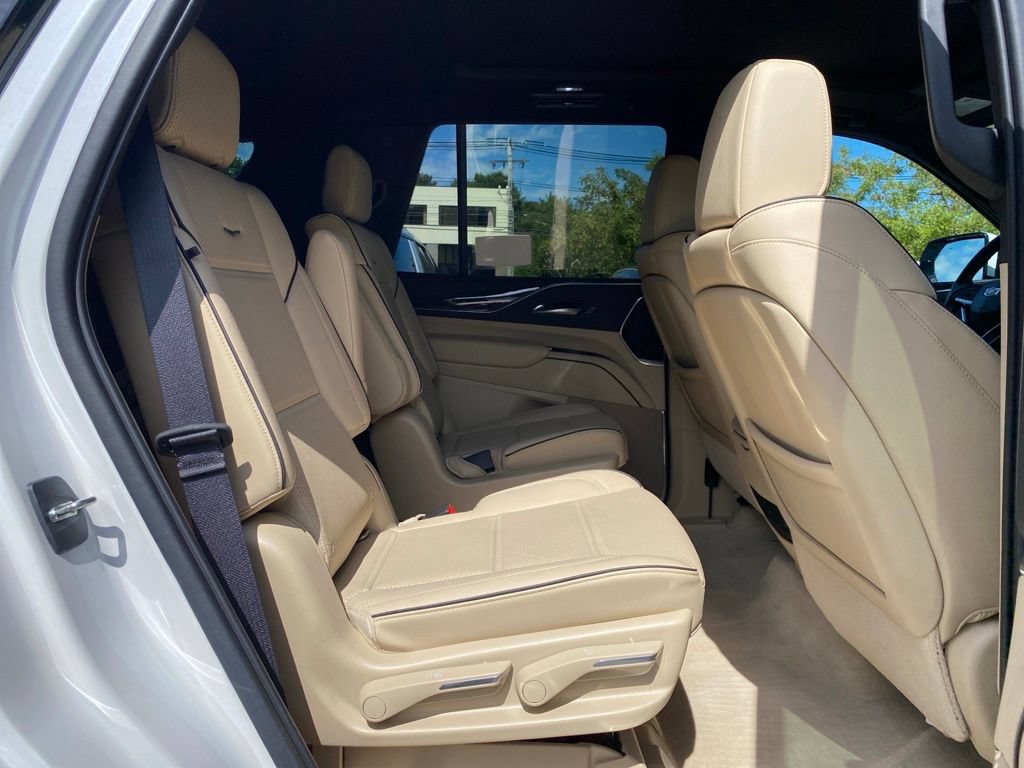Used 2021 Cadillac Escalade Premium Luxury AWD/4WD image 20