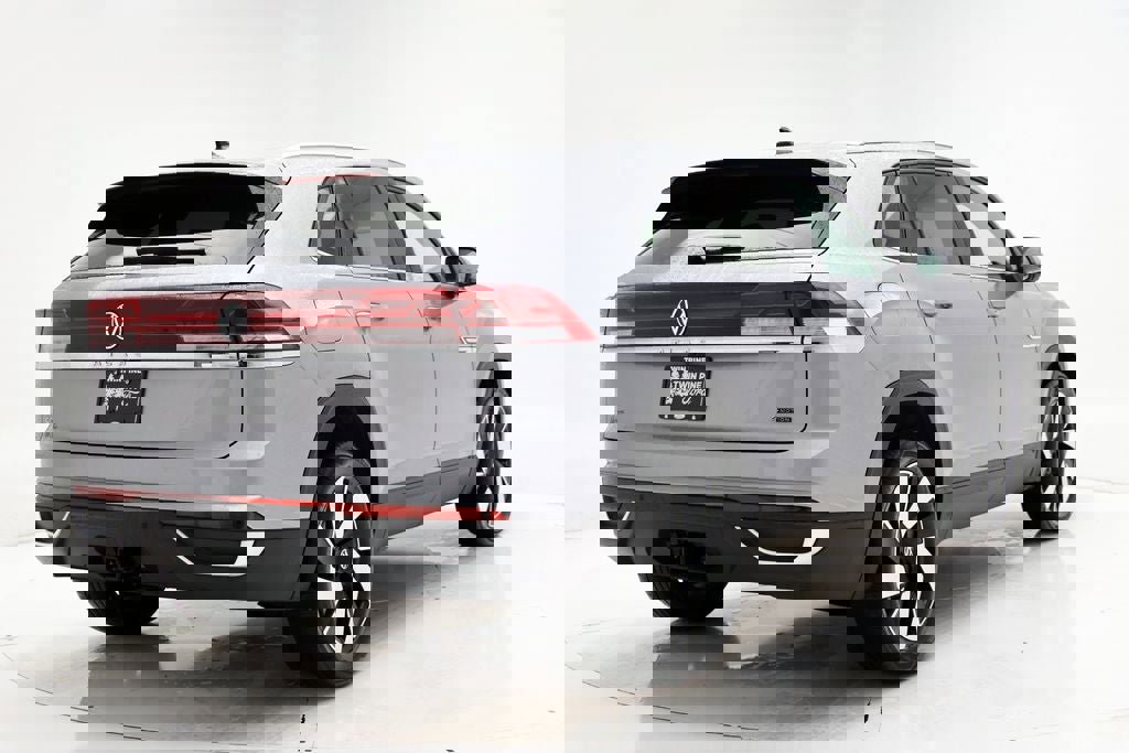 Used 2025 Volkswagen Atlas Cross Sport SE image 9