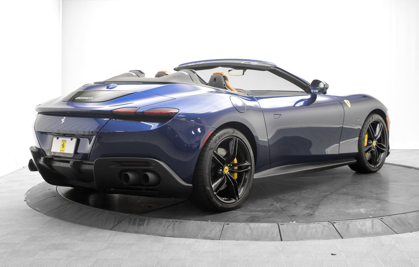 Used 2025 Ferrari Roma Spider RWD image 3