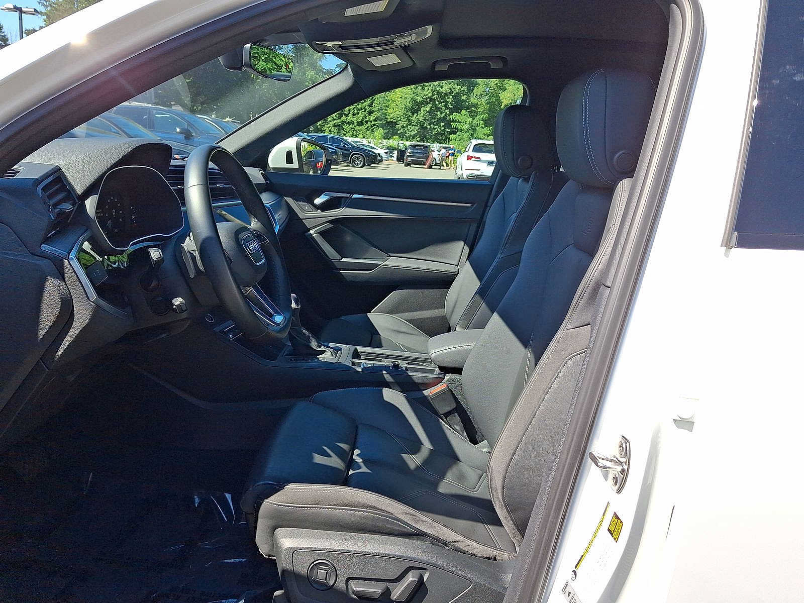 Used 2023 Audi Q3 2.0T Premium w/ Black Optic Sport Package AWD/4WD image 17