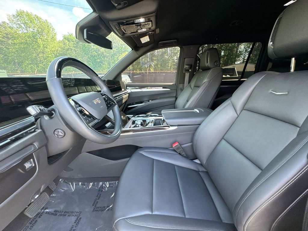 Used 2025 Cadillac Escalade ESV Luxury image 13
