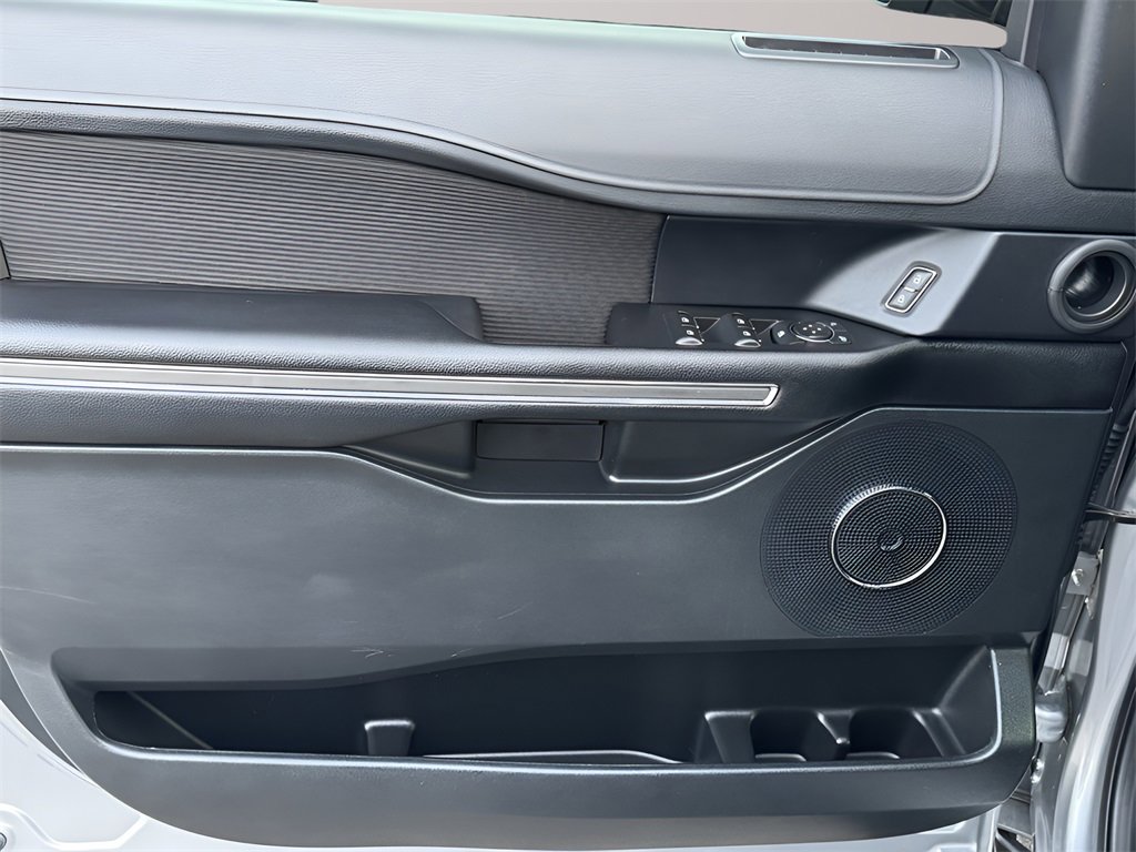 Used 2020 Ford Expedition XLT image 24