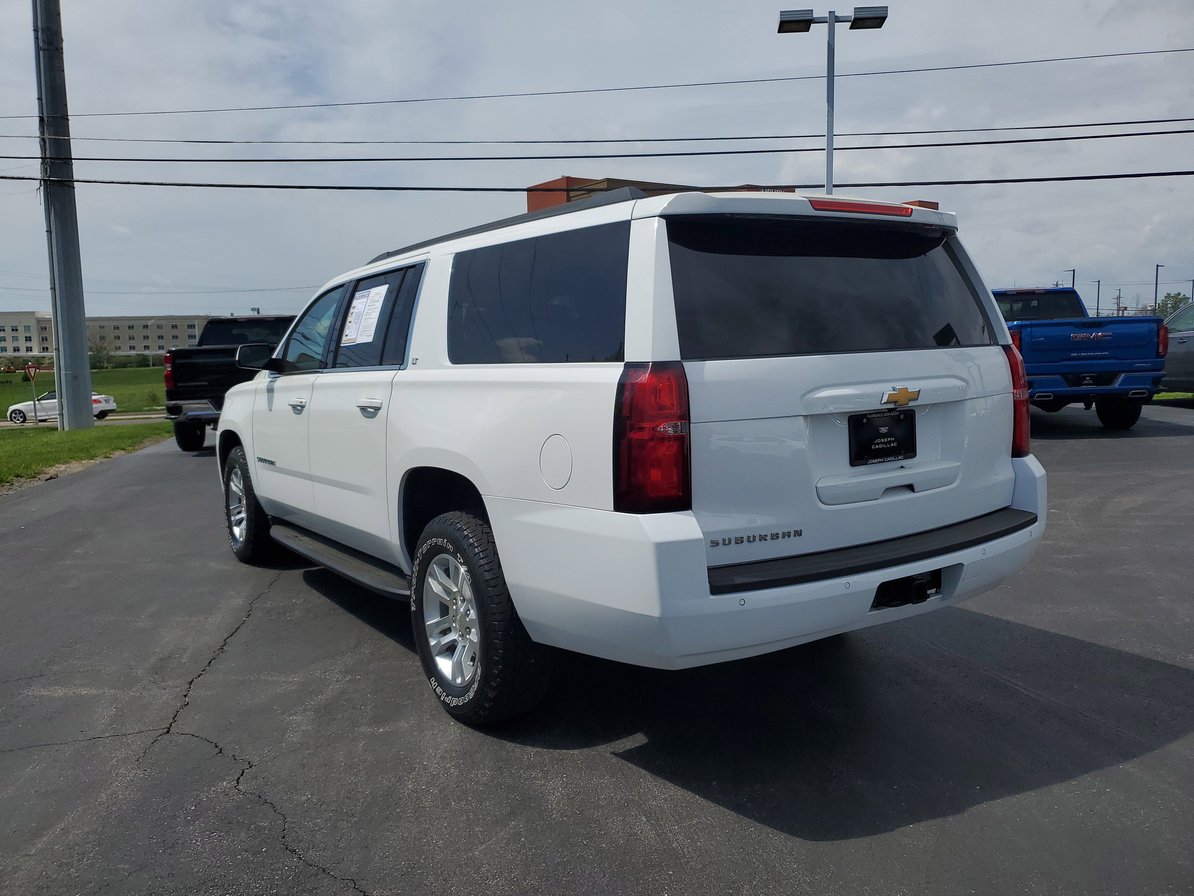 Used 2020 Chevrolet Suburban LT AWD/4WD image 2