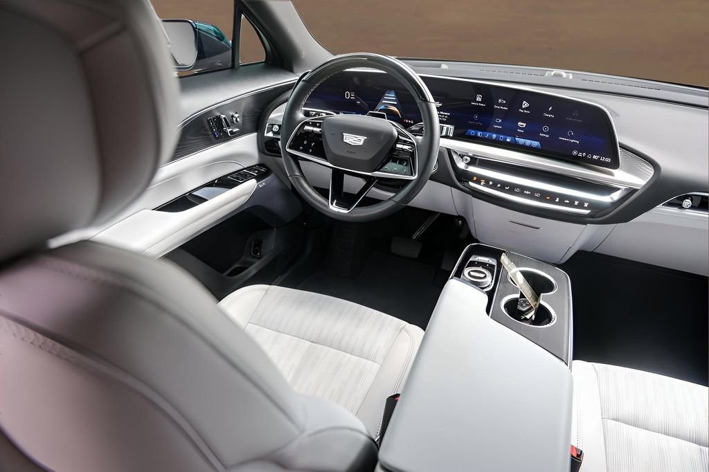 Used 2025 Cadillac Lyriq Luxury RWD image 26