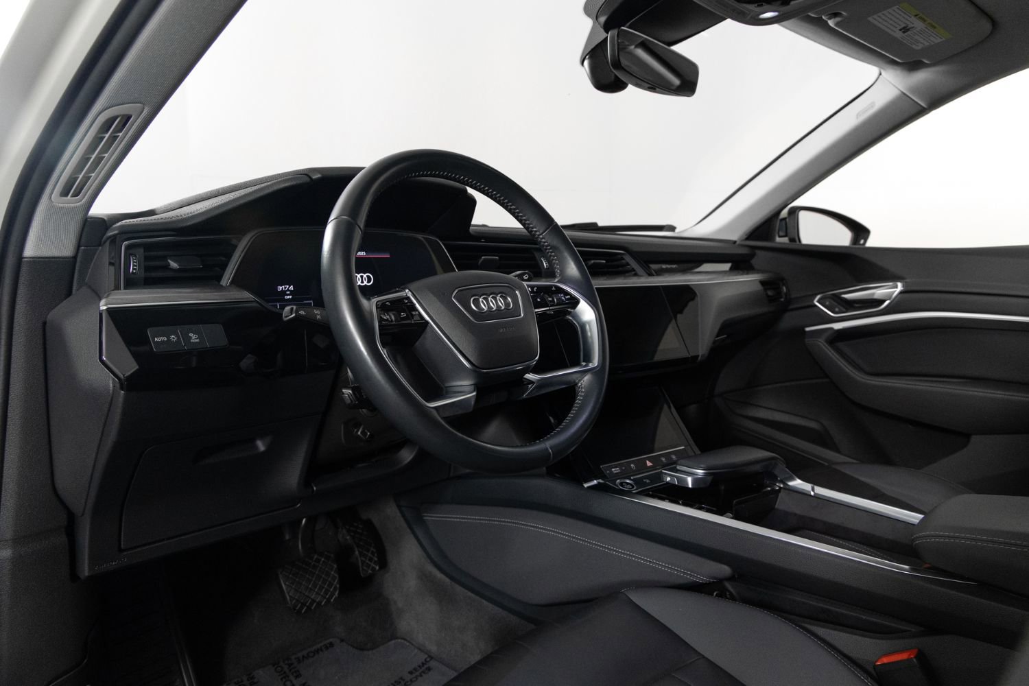 Used 2021 Audi e-tron Premium w/ Convenience Plus Package image 12