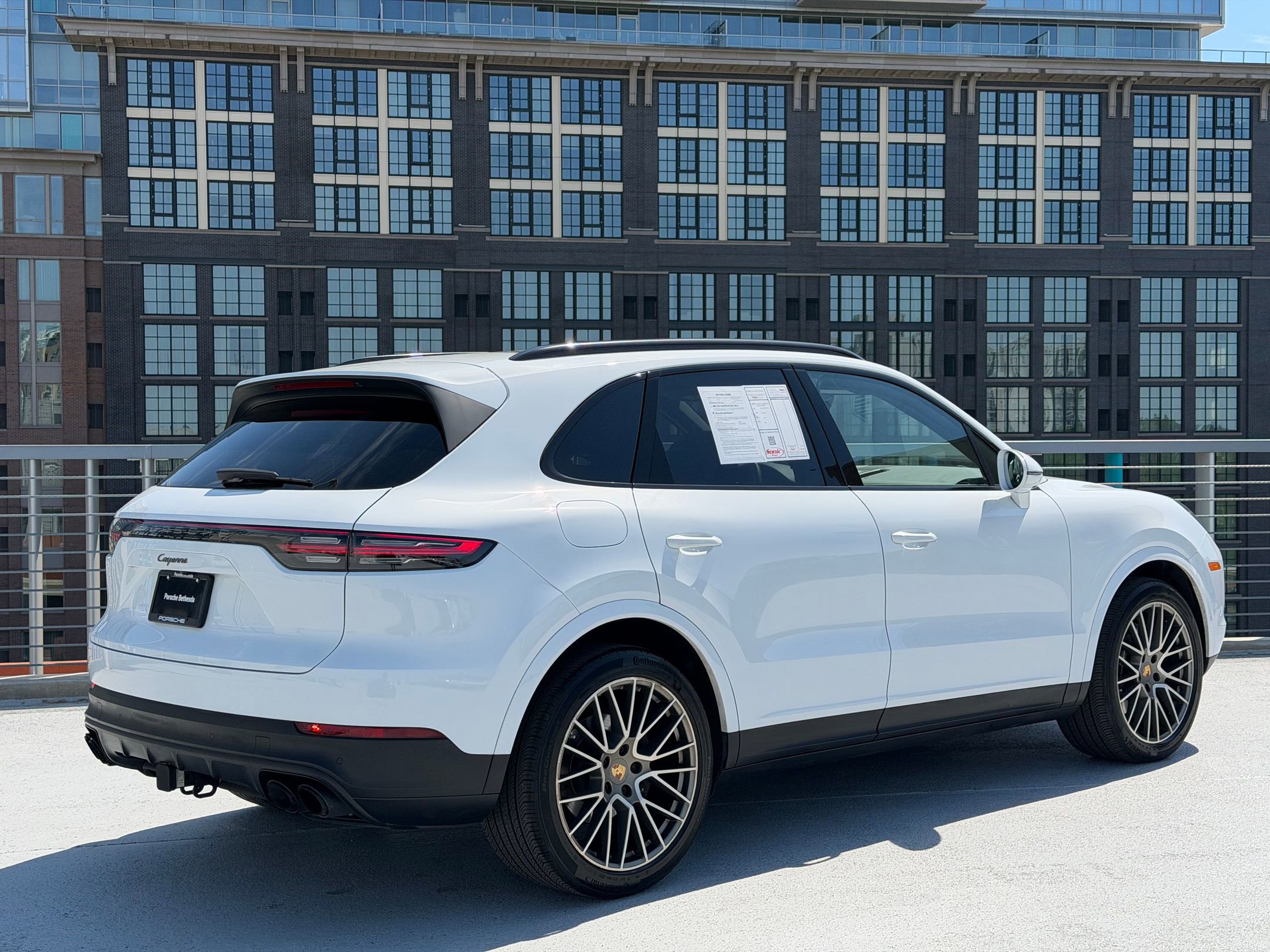 Certified 2023 Porsche Cayenne Platinum Edition image 7