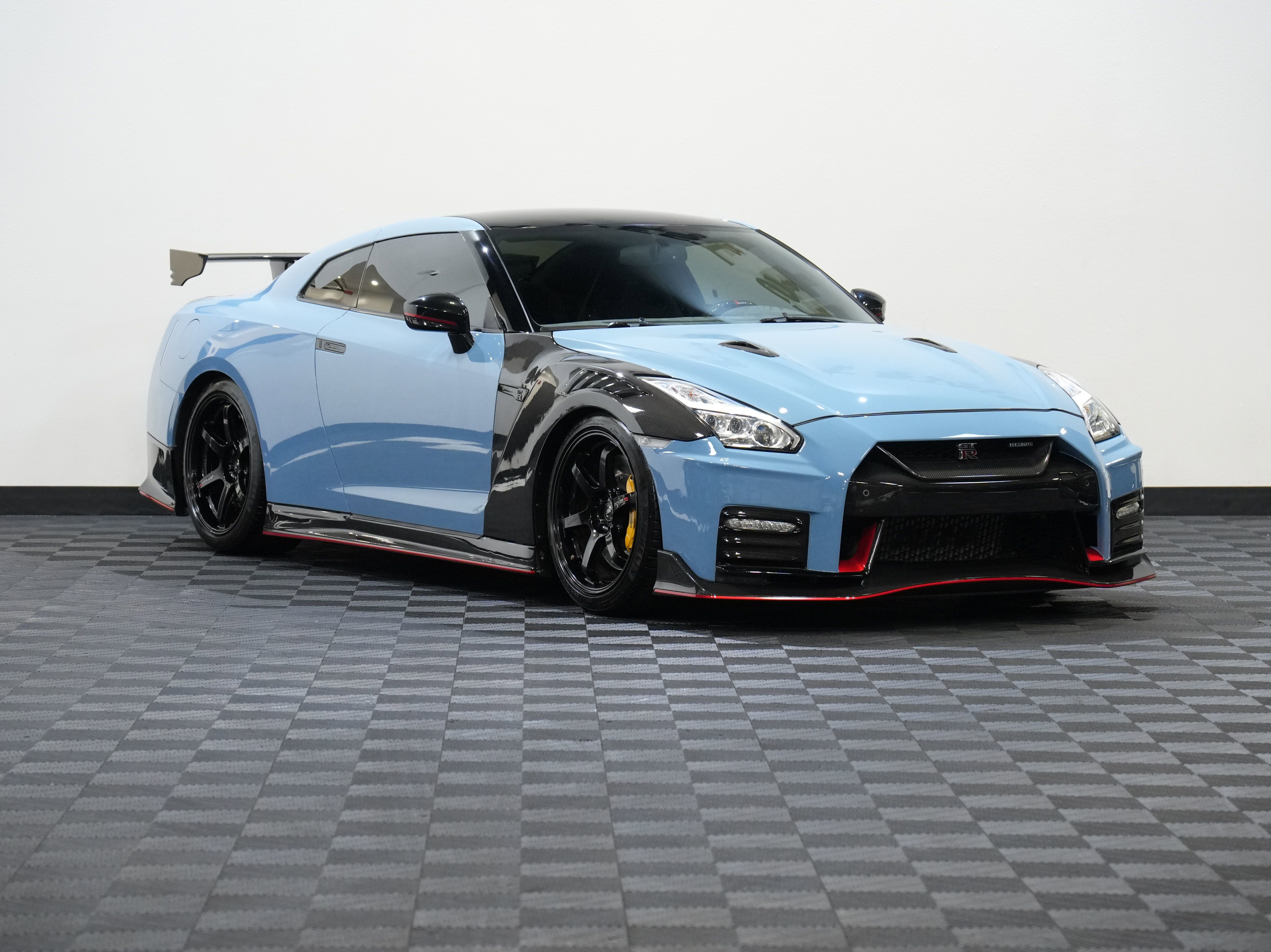 Used 2017 Nissan GT-R NISMO AWD/4WD image 5