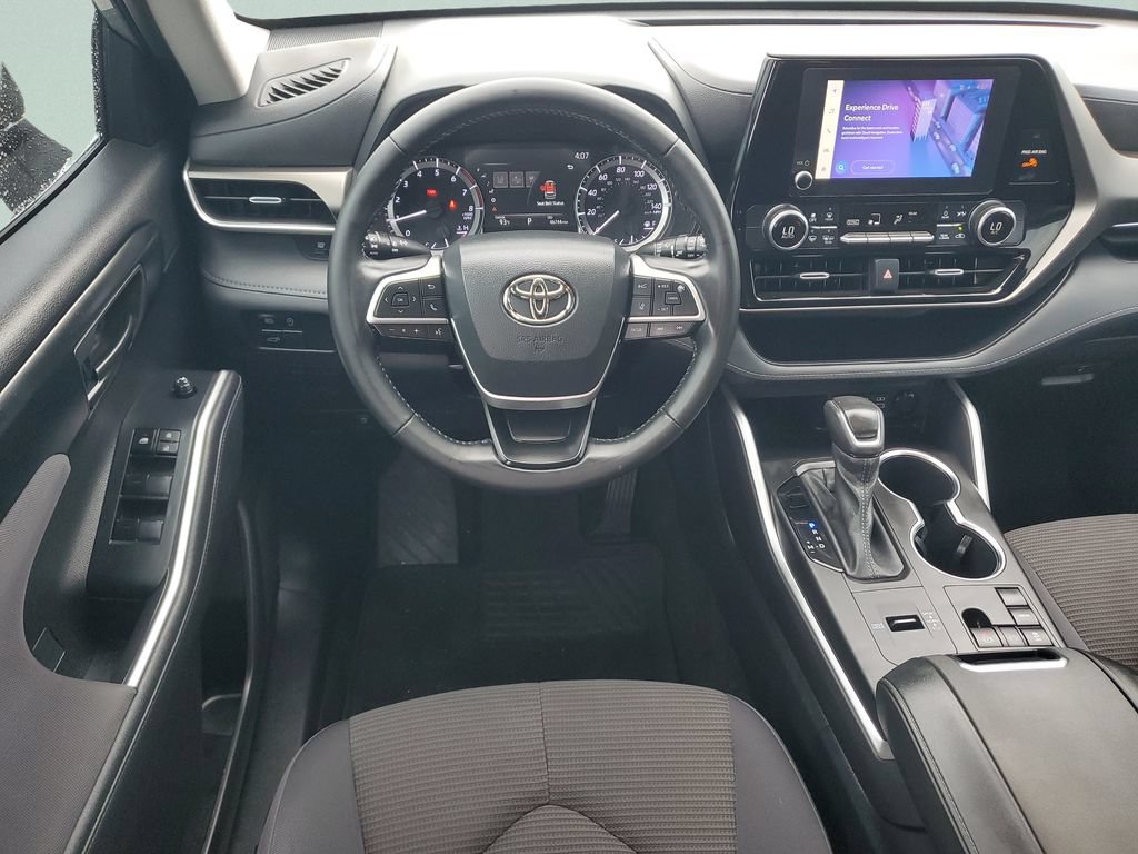 Used 2023 Toyota Highlander LE FWD image 12