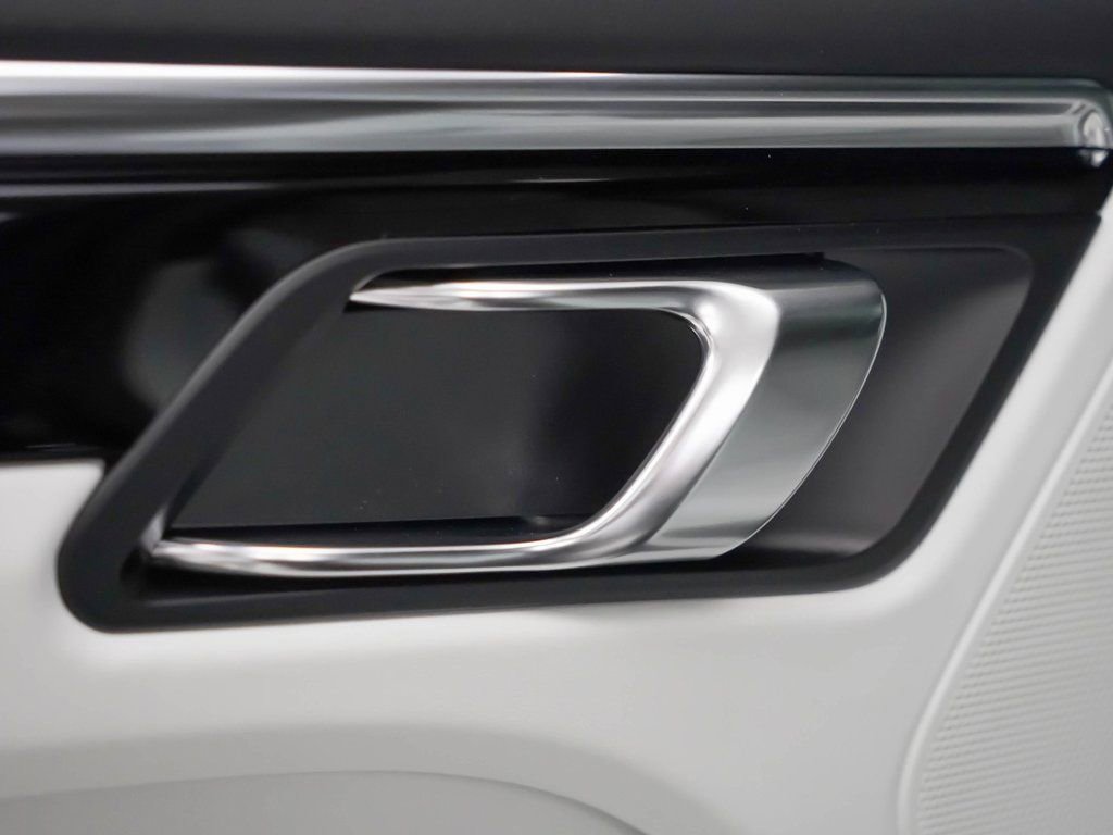 Used 2025 Porsche Macan image 15