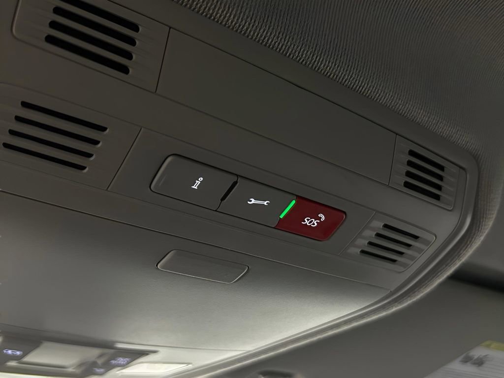 Used 2022 Volkswagen Tiguan S image 28