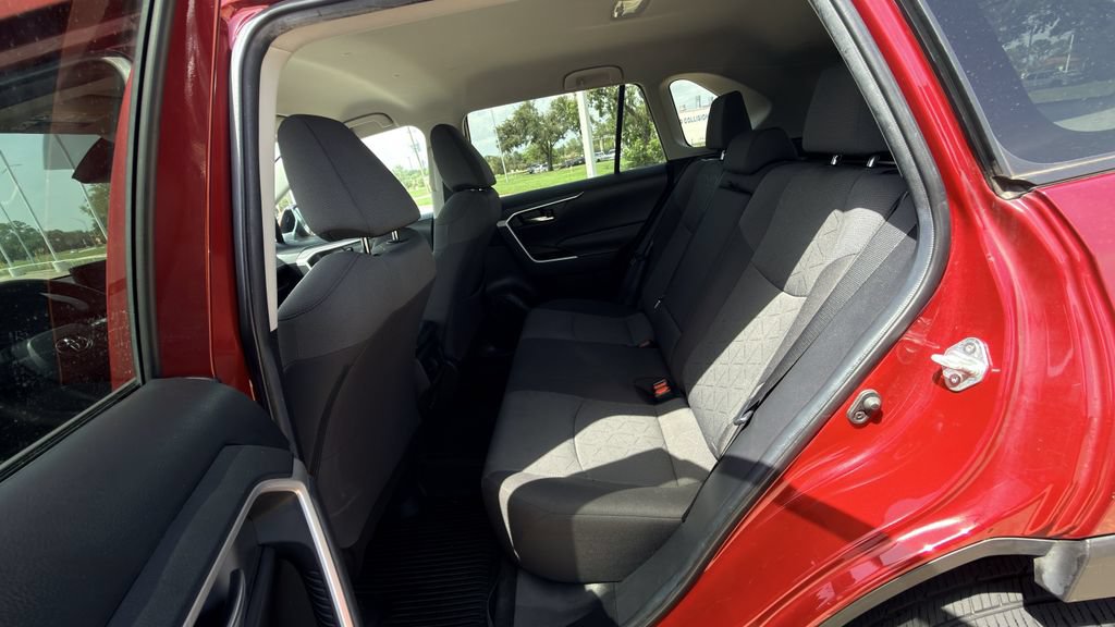 Used 2021 Toyota RAV4 XLE AWD/4WD image 26