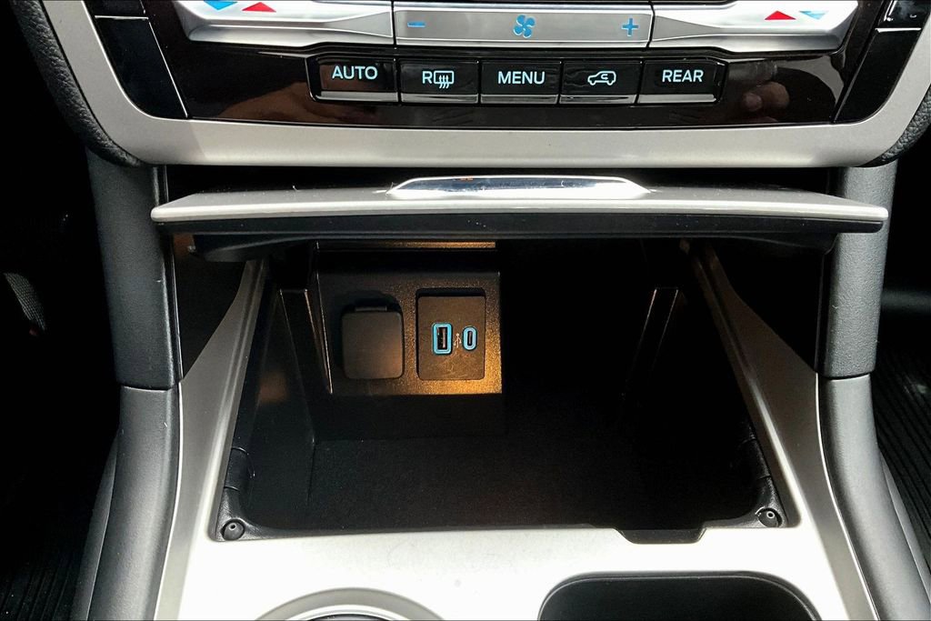 Used 2023 Ford Explorer XLT image 15