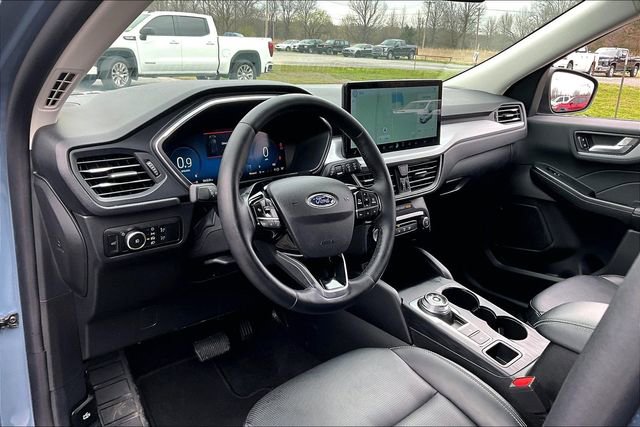 Used 2025 Ford Escape Platinum AWD/4WD image 17