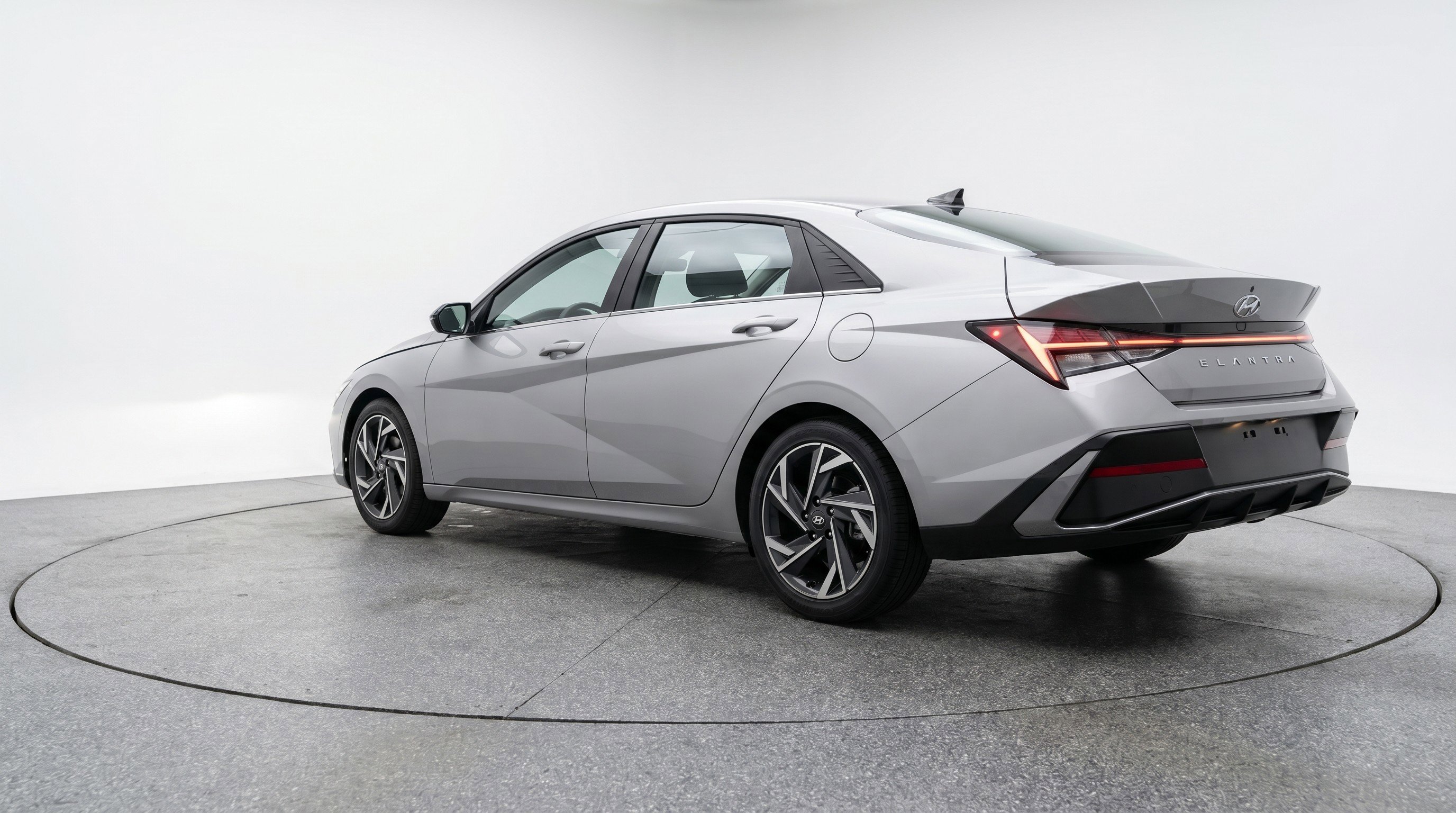 Used 2025 Hyundai Elantra Limited FWD image 6