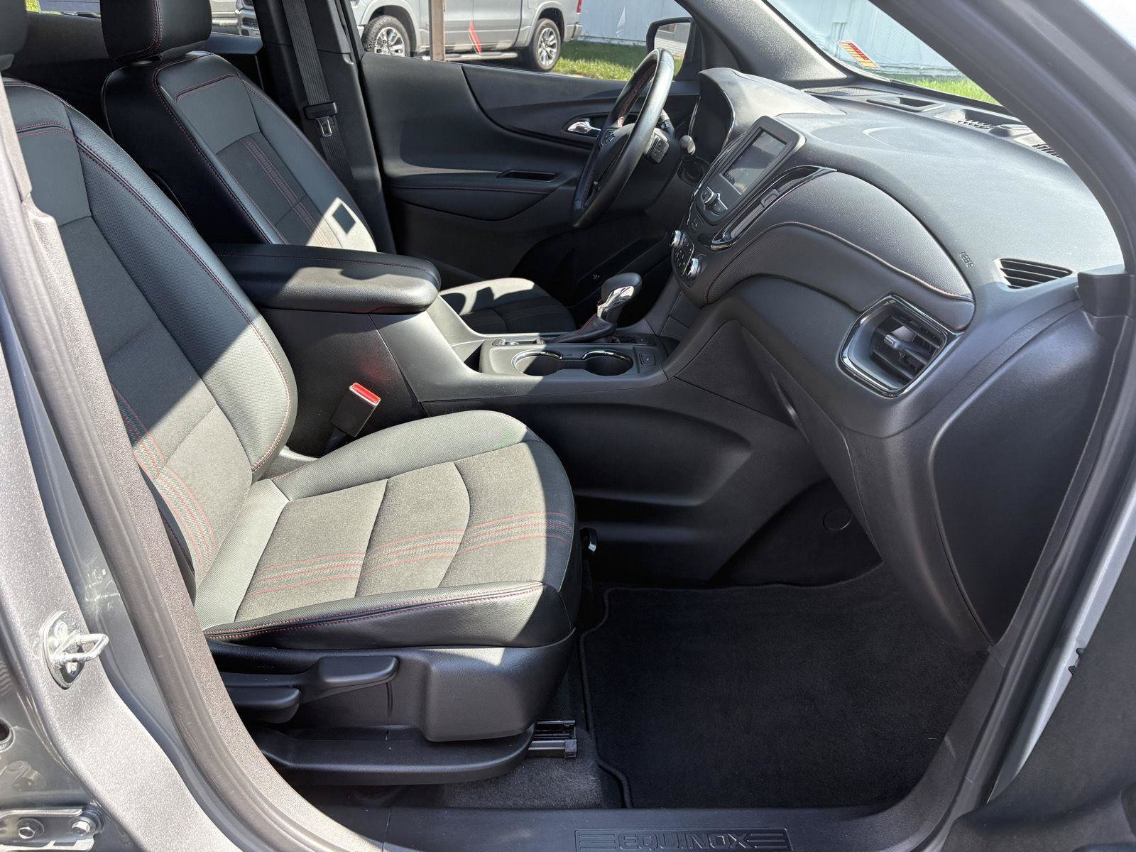 Used 2023 Chevrolet Equinox RS AWD/4WD image 18
