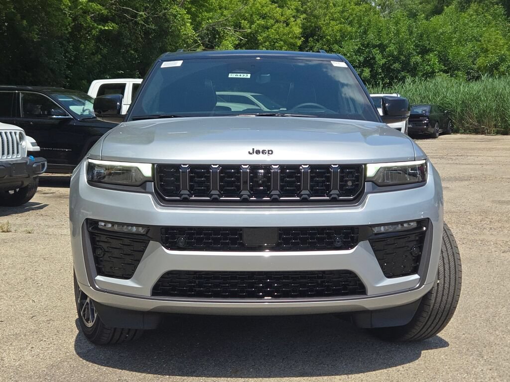 New 2026 Jeep Grand Cherokee Summit w/ Obsidian Package AWD/4WD image 7
