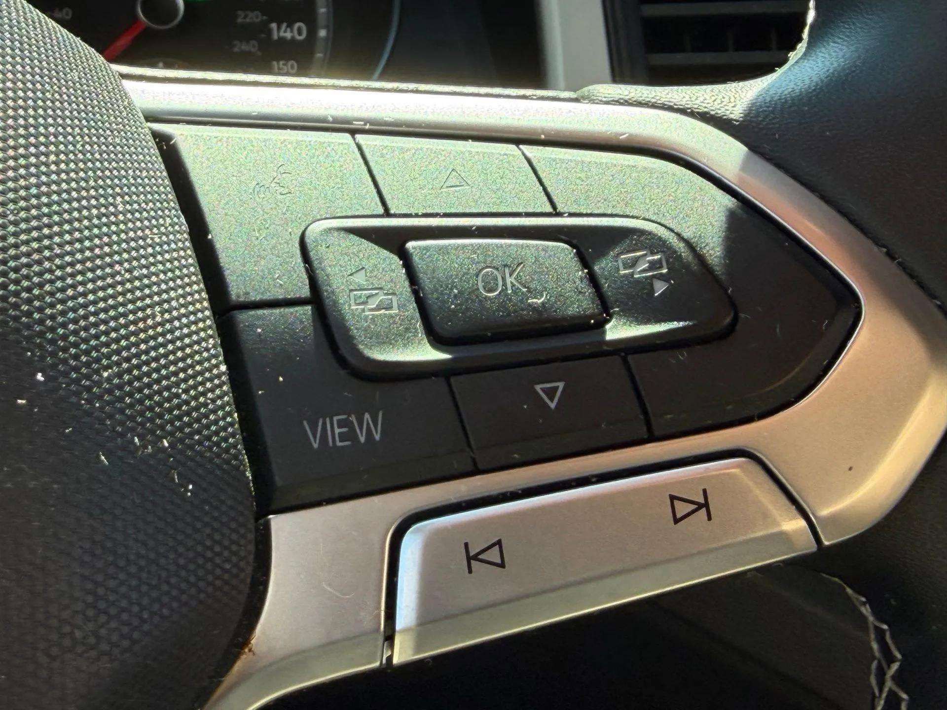 Used 2021 Volkswagen Atlas Cross Sport SE image 48