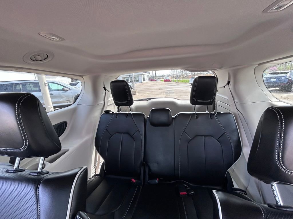 Used 2022 Chrysler Pacifica Limited FWD image 37