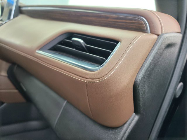 Used 2024 Chevrolet Tahoe High Country w/ Advanced Technology Package image 16