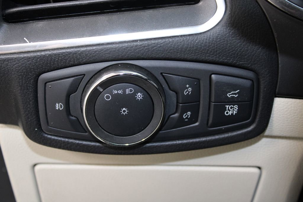 Used 2020 Ford Edge Titanium image 28