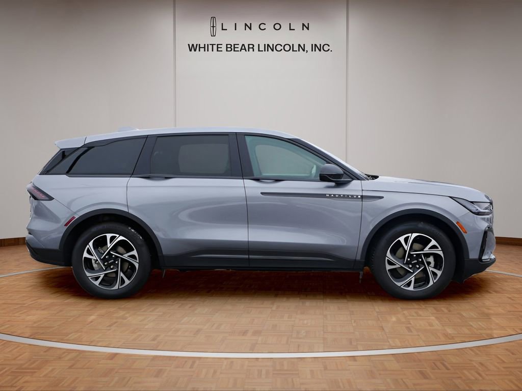 Used 2025 Lincoln Nautilus Premier w/ Equipment Group 102A AWD/4WD image 4