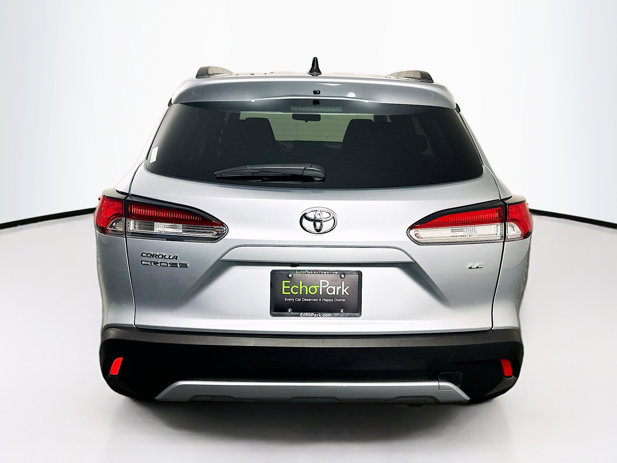 Used 2025 Toyota Corolla Cross LE image 7