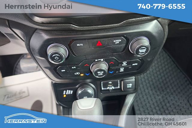 Used 2018 Jeep Renegade Latitude w/ Cold Weather Group AWD/4WD image 19