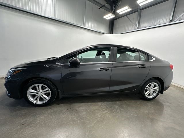 Used 2017 Chevrolet Cruze LT image 2
