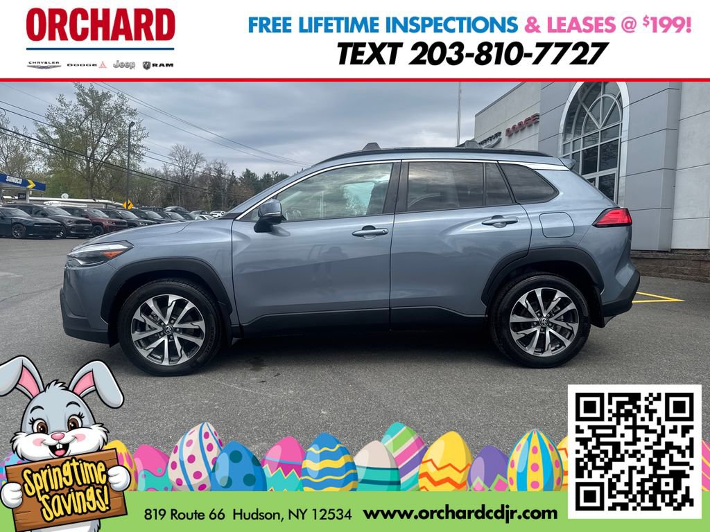 Used 2023 Toyota Corolla Cross XLE w/ Convenience Package image 3