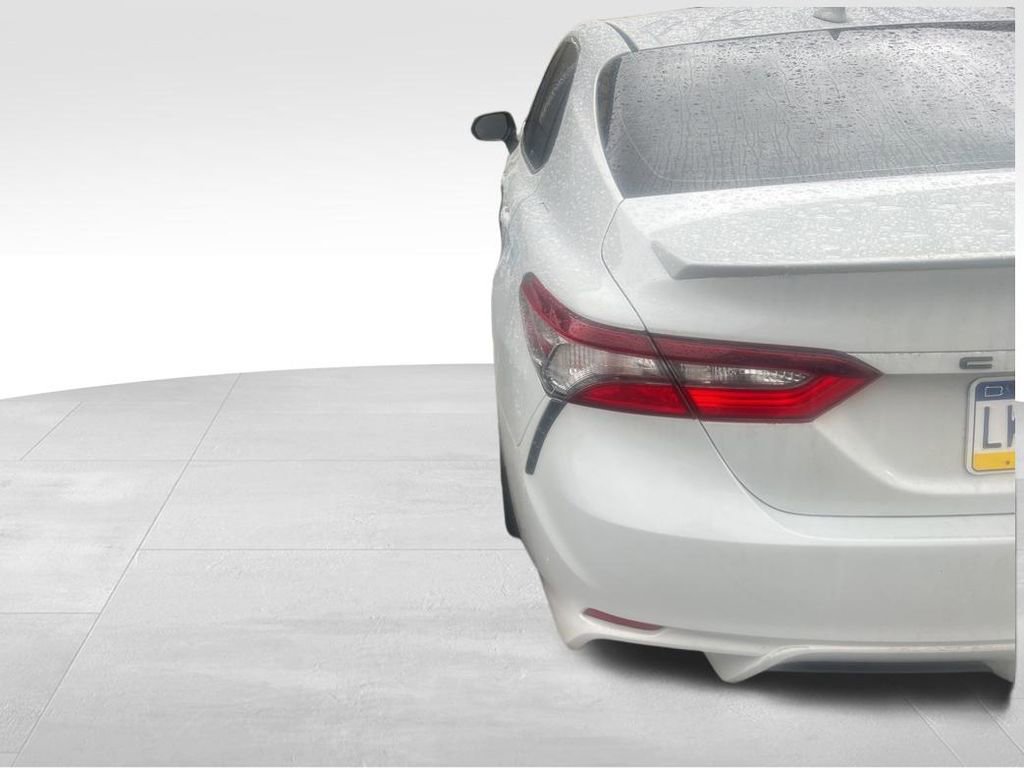 Used 2022 Toyota Camry SE w/ Cold Weather Package image 17