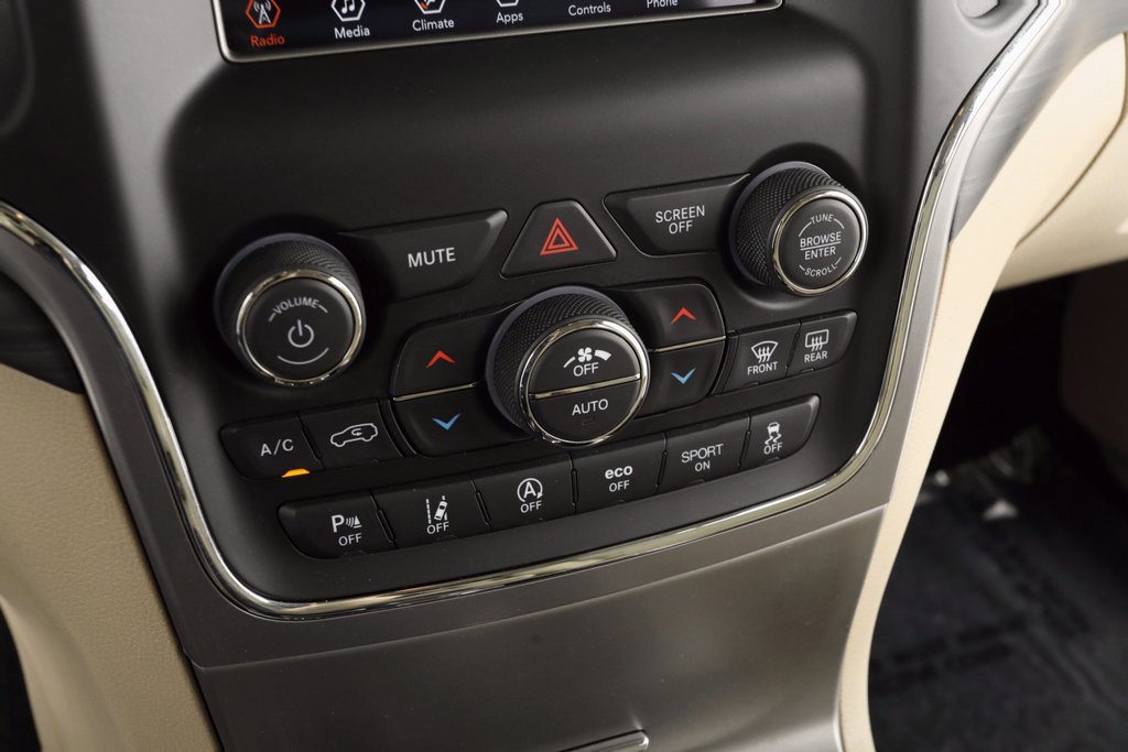 Certified 2021 Jeep Grand Cherokee Laredo image 29