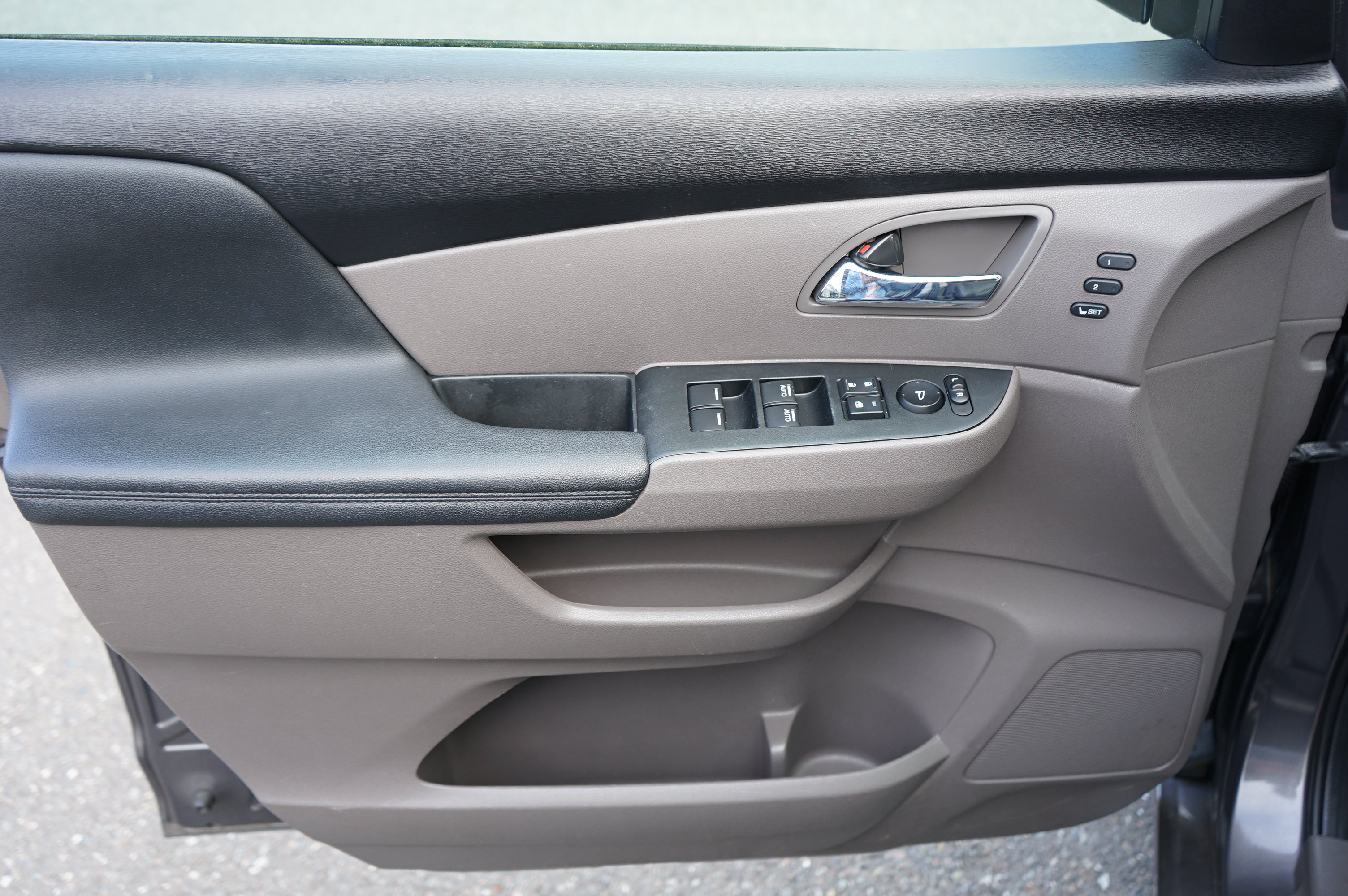 Used 2015 Honda Odyssey Touring Elite image 5
