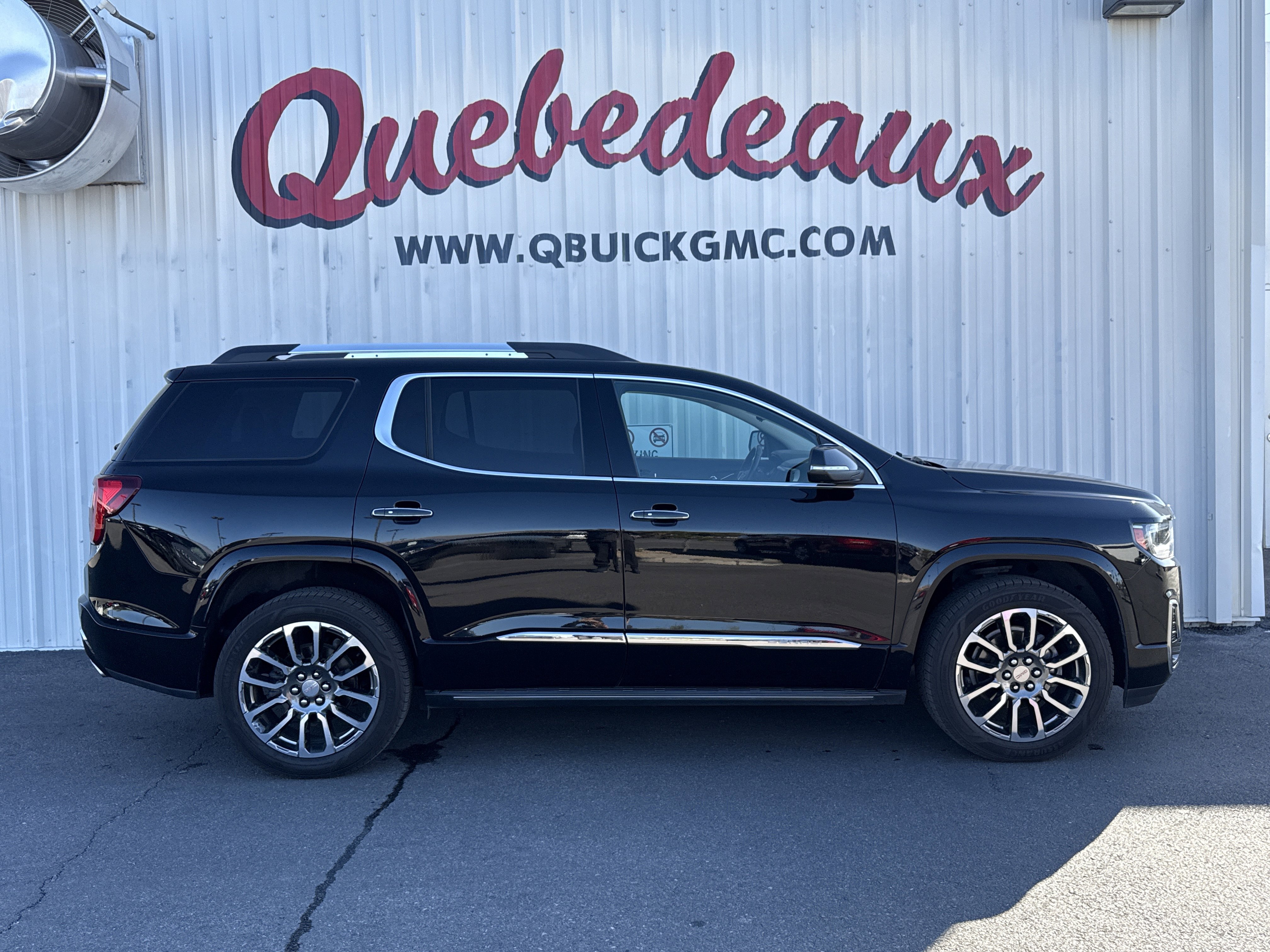 Used 2020 GMC Acadia Denali w/ LPO, 'HIT The Road' Package image 33