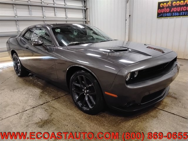 Used 2020 Dodge Challenger SXT w/ Blacktop Package image 4