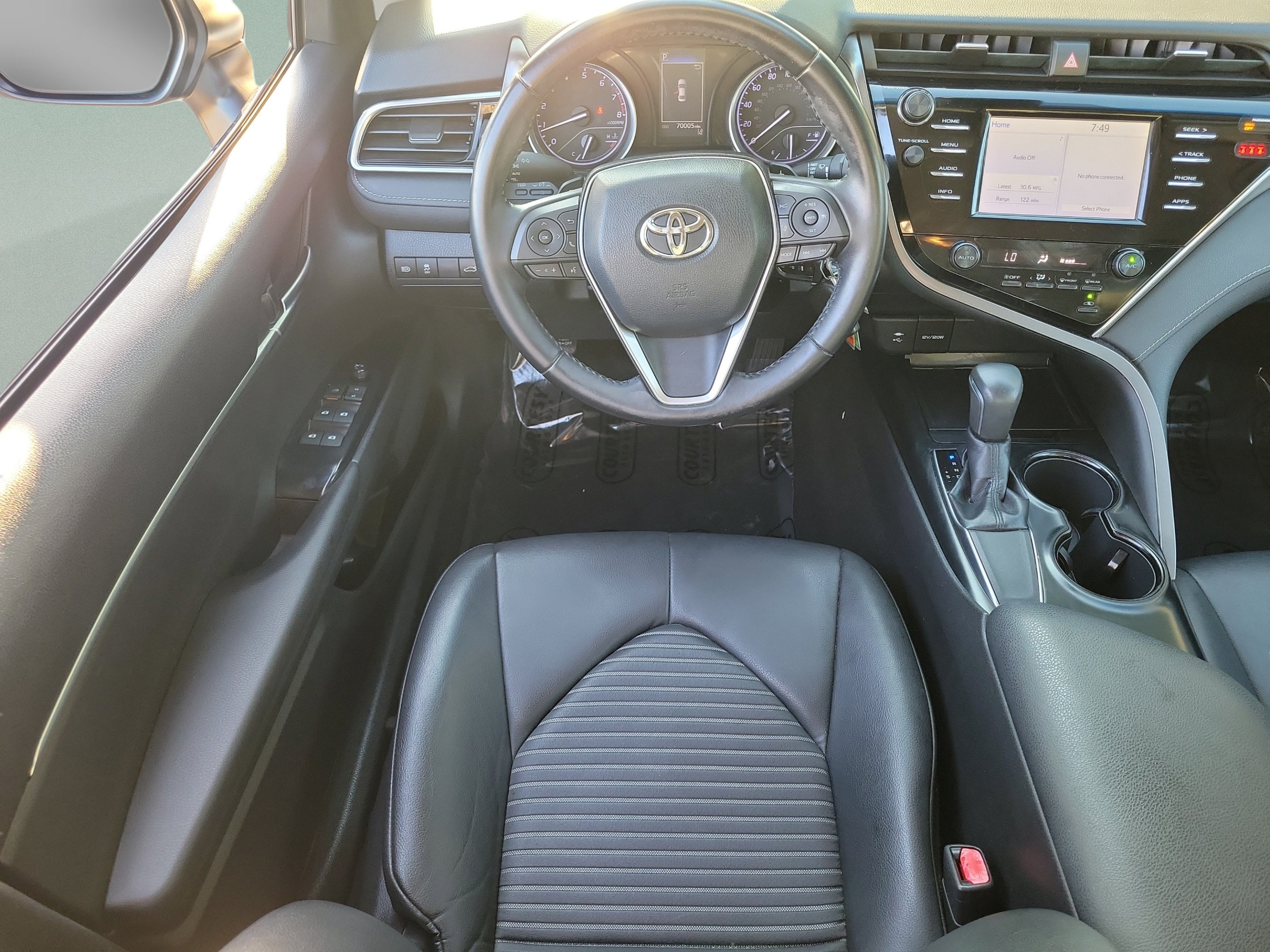 Used 2018 Toyota Camry SE FWD image 9