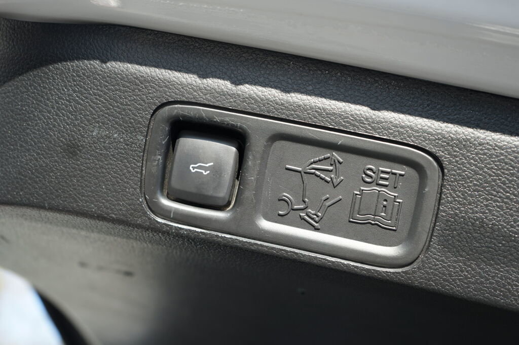 Used 2021 Ford Expedition Limited image 31