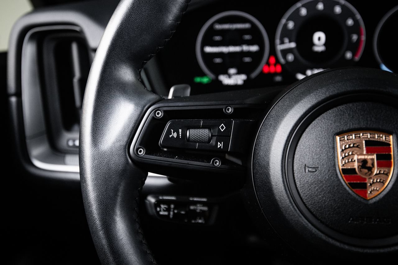 Certified 2024 Porsche Cayenne Coupe AWD/4WD image 17