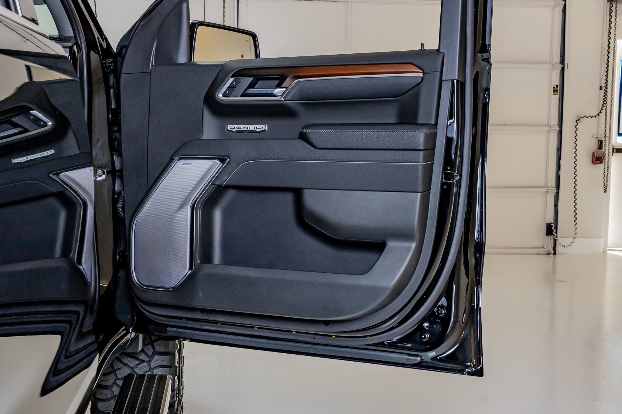 Used 2025 GMC Sierra 1500 Denali w/ Denali Reserve Package image 37