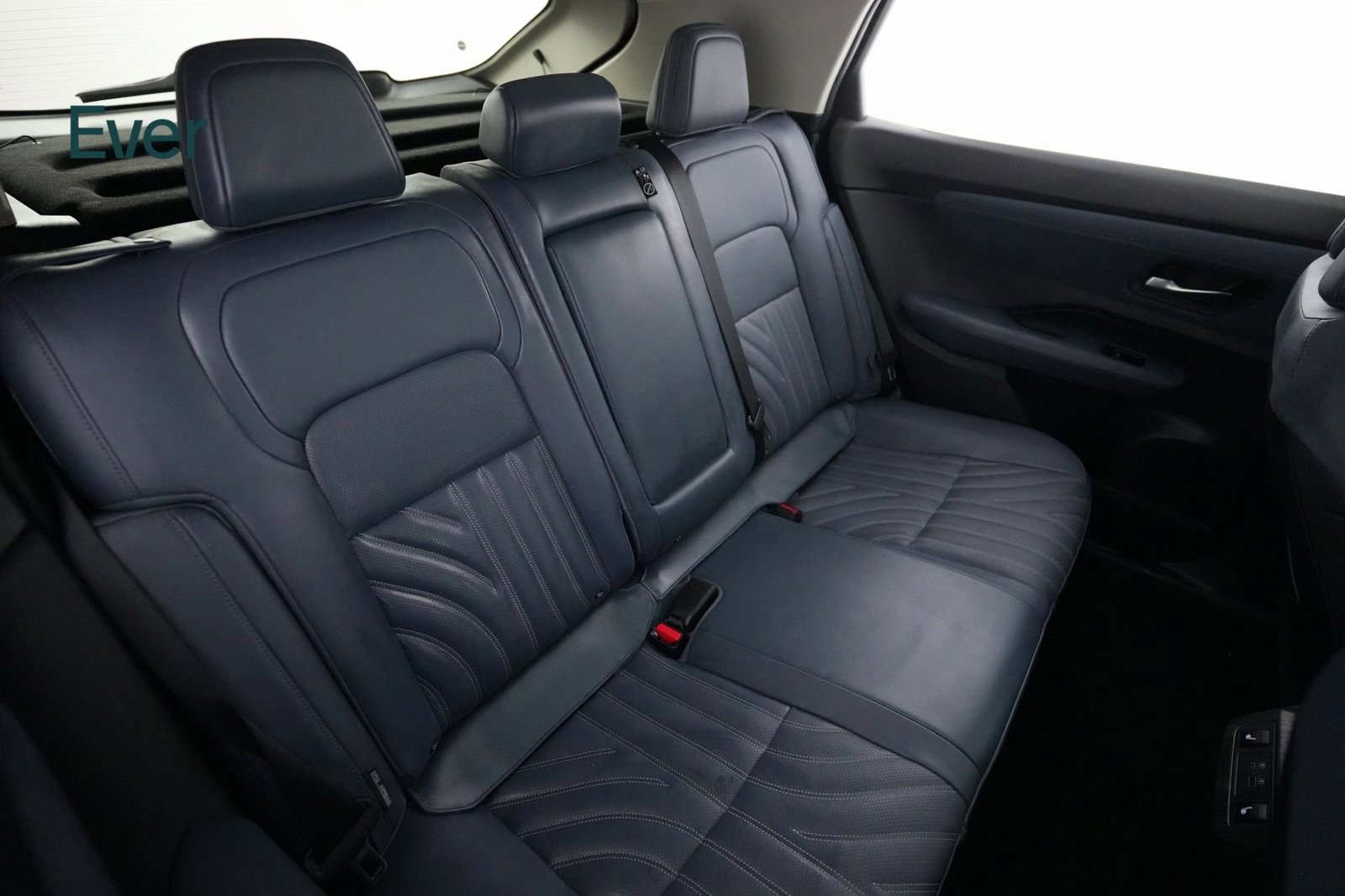 Used 2024 Nissan Ariya AWD image 9