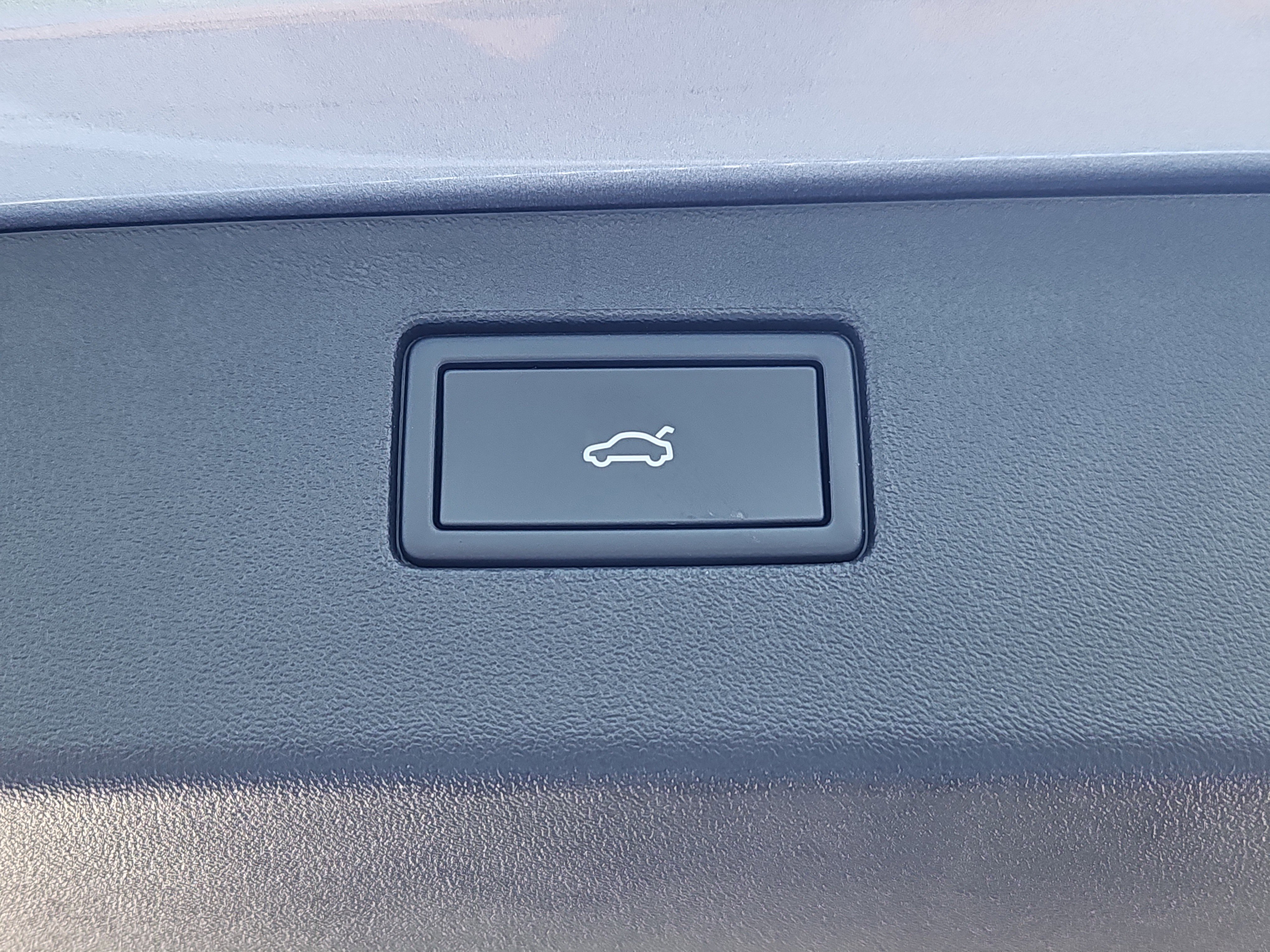 Used 2025 Volkswagen Tiguan SE AWD/4WD image 13