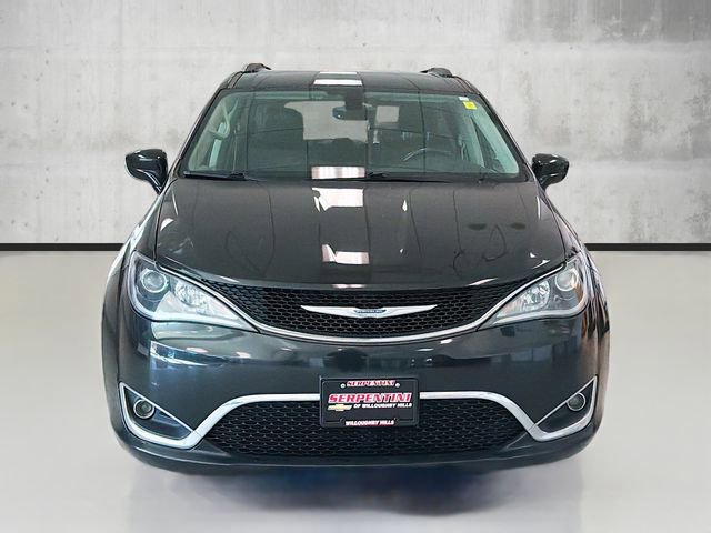 Used 2017 Chrysler Pacifica Touring-L Plus image 2