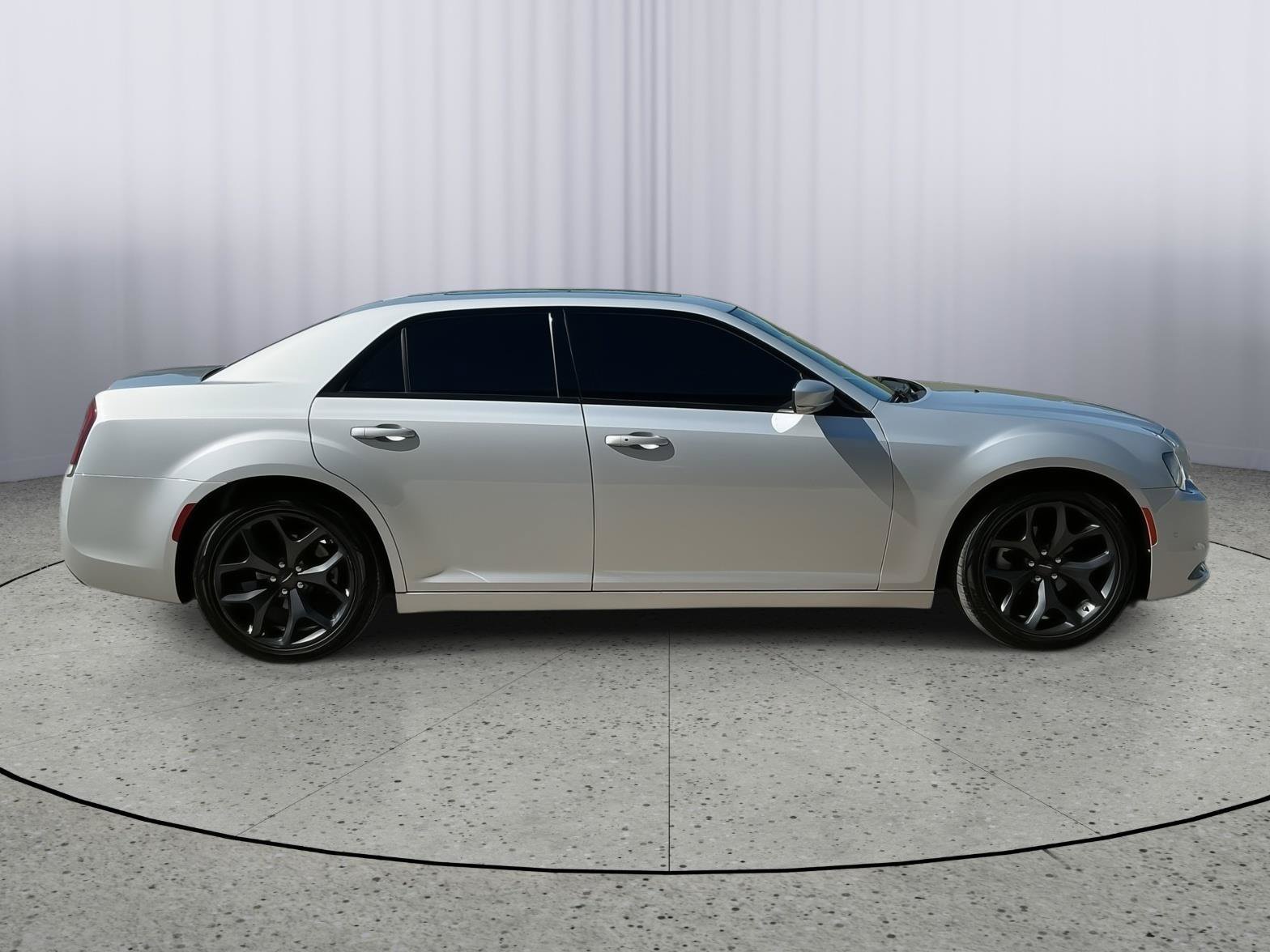 Used 2023 Chrysler 300 S RWD image 6